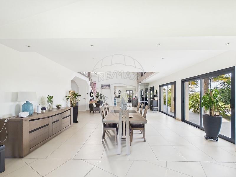 Propriété - 404 m² - 8 pièces