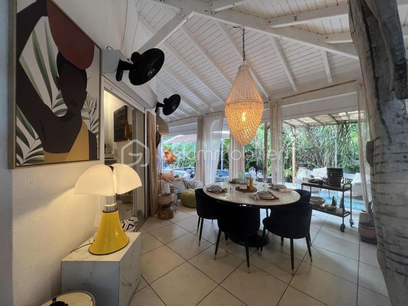 Propriété - 256 m² - 14 pièces