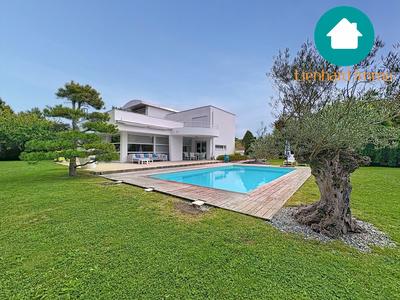 Villa - 300 m² - 7 pièces