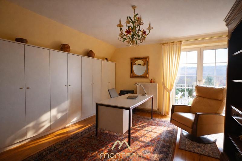 Maison - 216 m² - 9 pièces