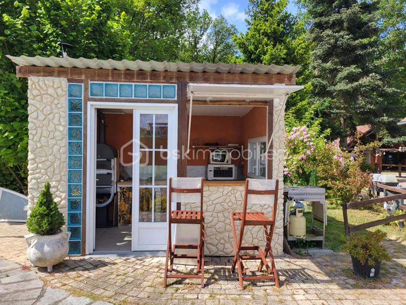 Propriété - 250 m² - 9 pièces