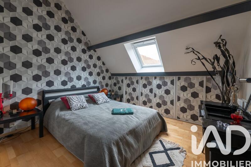 Maison - 210 m² - 9 pièces