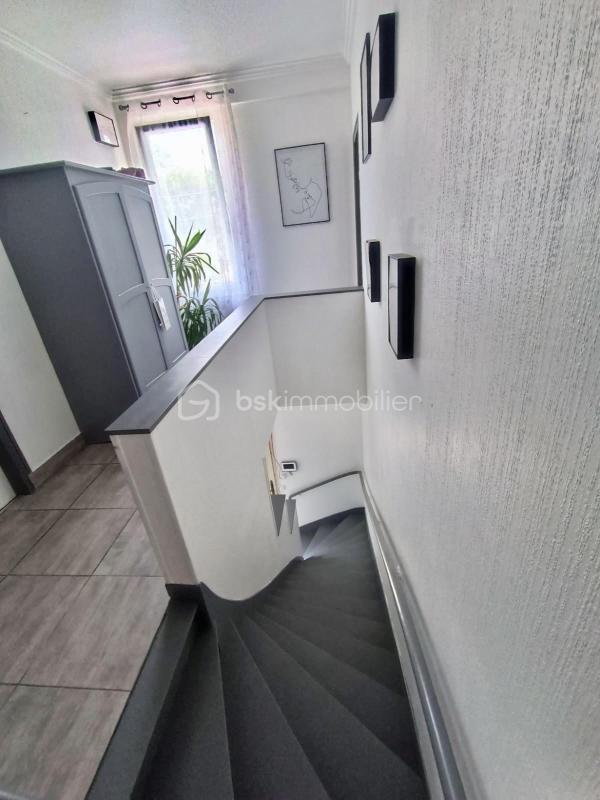 Pavillon - 180 m² - 9 pièces