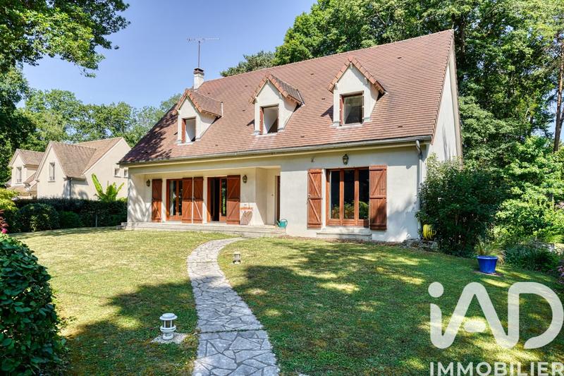 Maison - 220 m² - 9 pièces