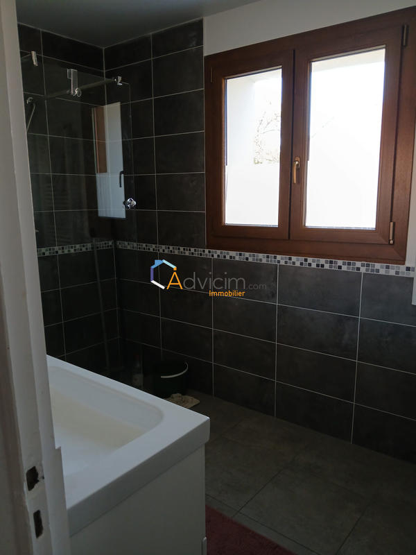 Maison - 225 m² - 8 pièces