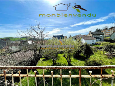 Maison traditionnelle - 250 m² - 10 pièces