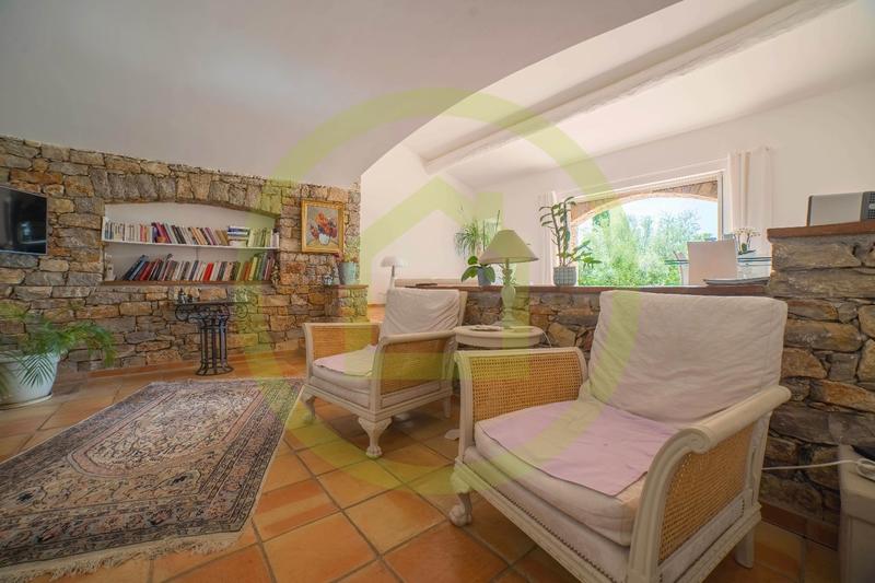 Villa - 300 m² - 6 pièces