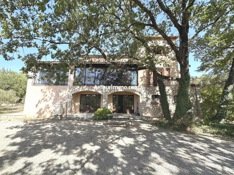 Maison - 290 m² - 12 pièces