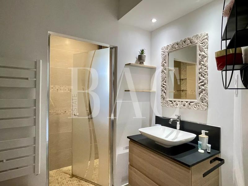 Villa - 235 m² - 8 pièces