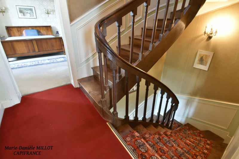 Maison bourgeoise - 240 m² - 9 pièces