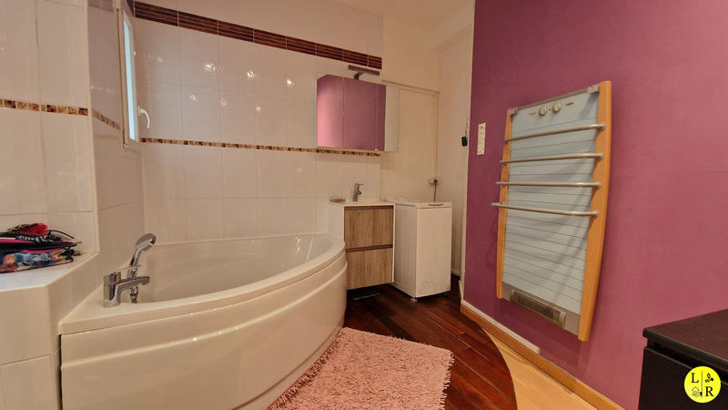 Appartement - 99 m² - 4 pièces