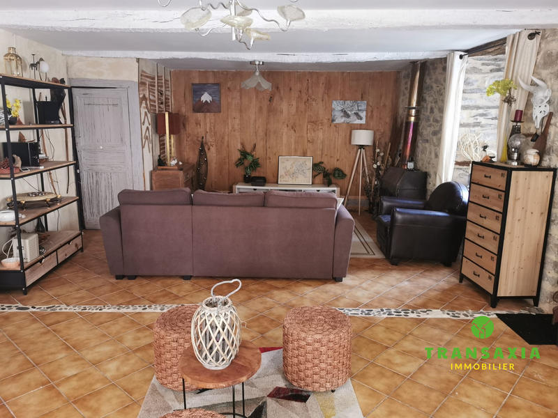 Maison traditionnelle - 306 m² - 16 pièces