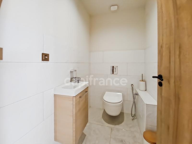 Maison - 225 m² - 7 pièces