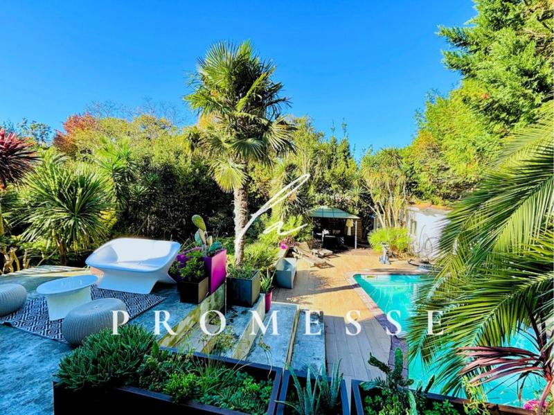 Villa - 301 m² - 9 pièces