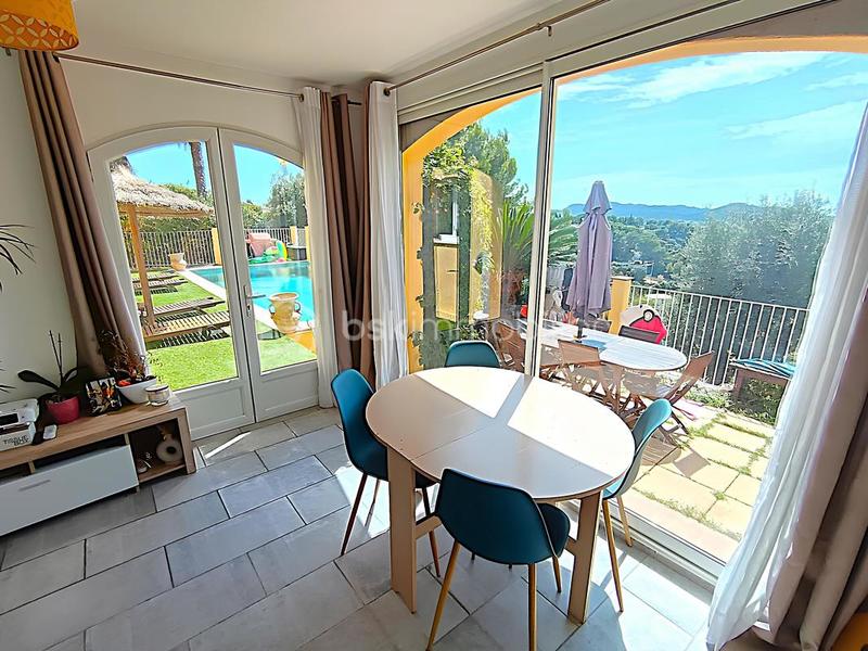 Villa - 225 m² - 9 pièces