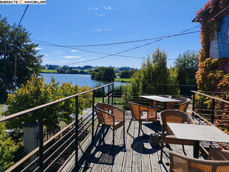 Maison - 250 m² - 8 pièces