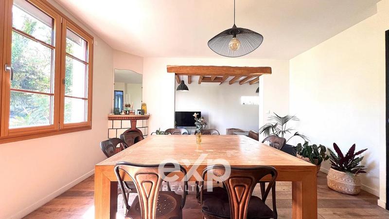 Maison - 208 m² - 7 pièces