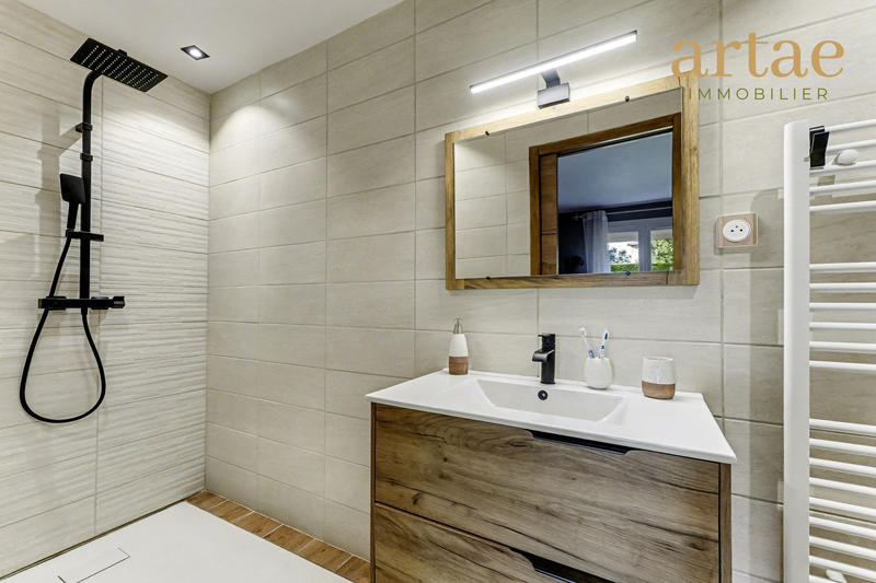 Maison traditionnelle - 137 m² - 5 pièces