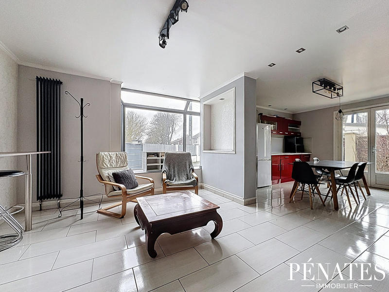 Maison - 203 m² - 10 pièces