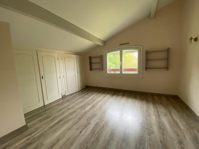 Maison - 260 m² - 10 pièces