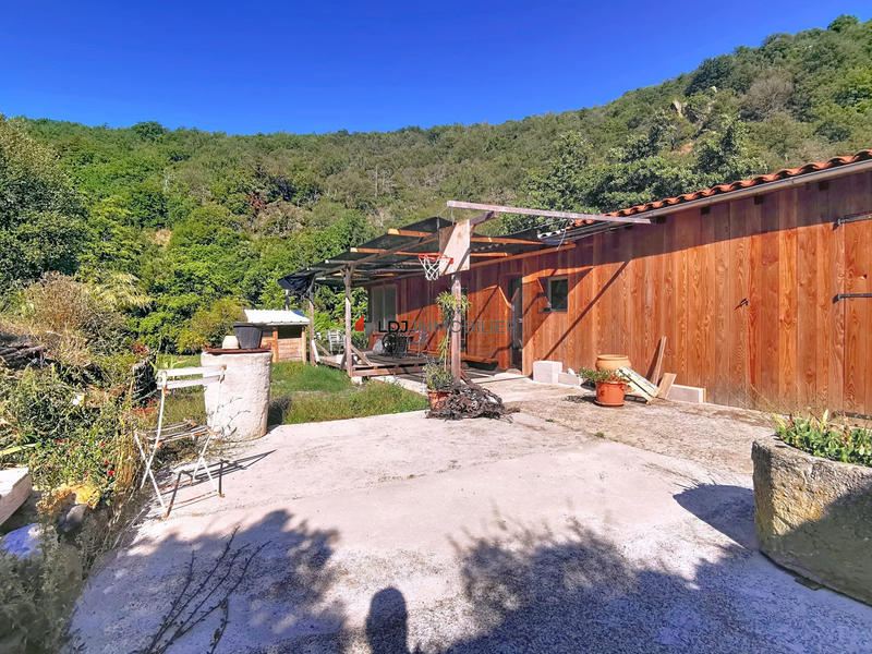 Maison - 350 m² - 12 pièces