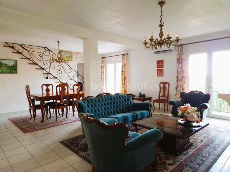 Maison traditionnelle - 235 m² - 8 pièces