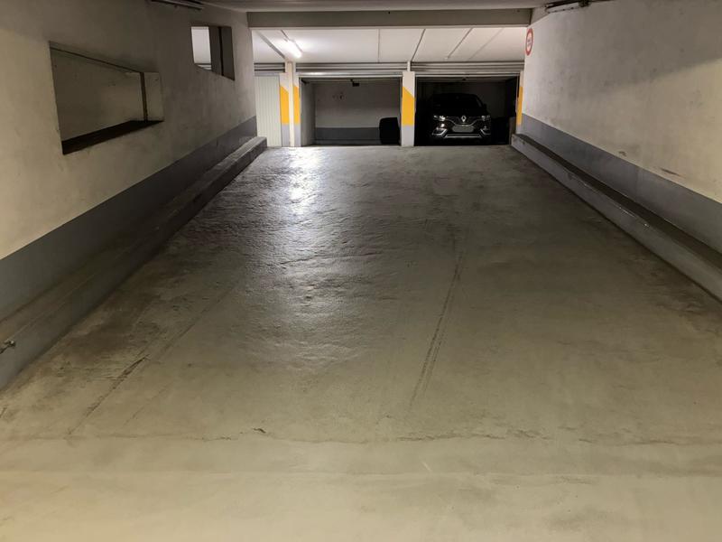 Parking / Garage - 11 m²