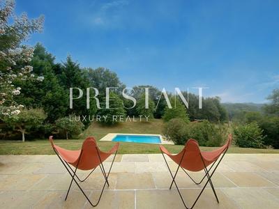 Maison - 250 m² - 7 pièces