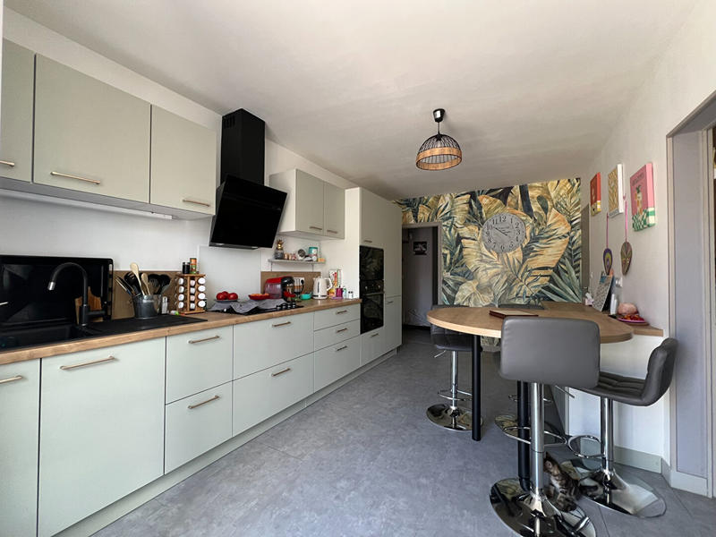 Maison - 185 m² - 9 pièces