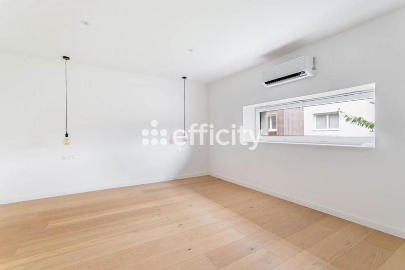 Loft - 140 m² - 5 pièces