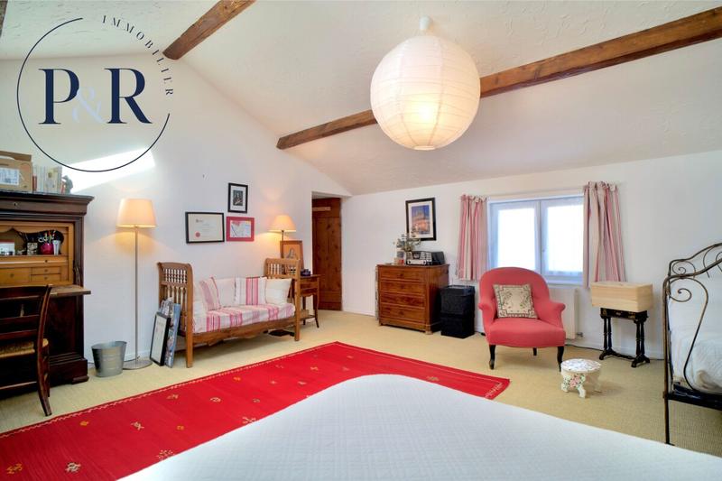 Maison - 222 m² - 8 pièces