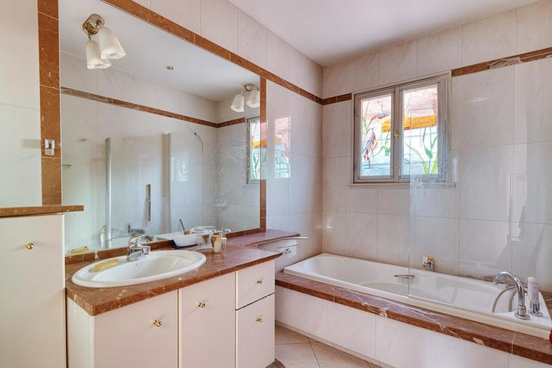 Maison traditionnelle - 136 m² - 7 pièces