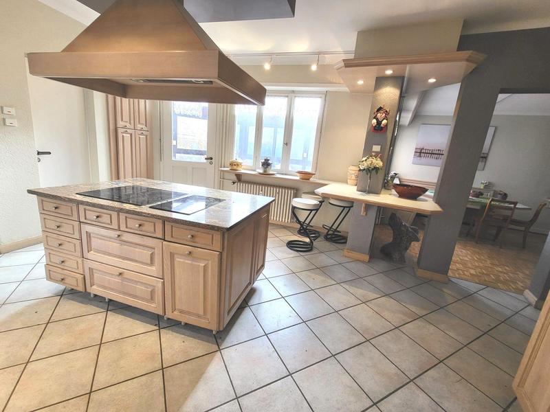 Maison - 275 m² - 11 pièces