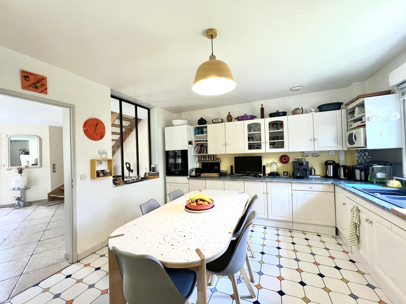 Maison - 221 m² - 8 pièces