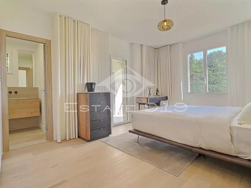 Villa - 289 m² - 8 pièces