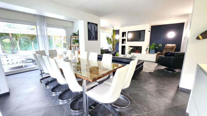 Villa - 297 m² - 6 pièces