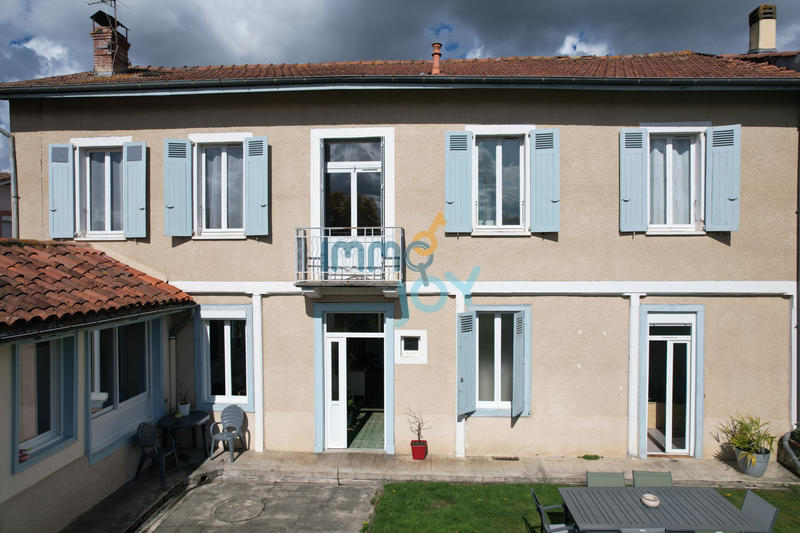 Maison - 212 m² - 8 pièces