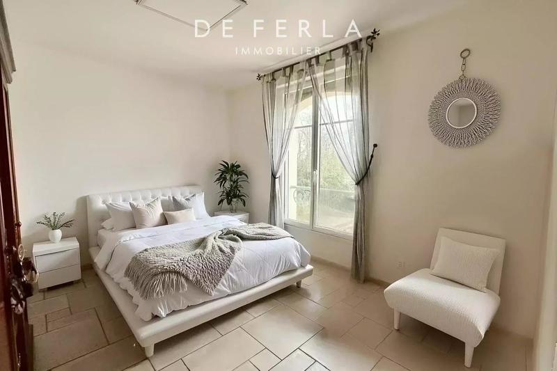 Propriété - 245 m² - 10 pièces