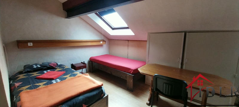 Maison - 1 103 m² - 16 pièces