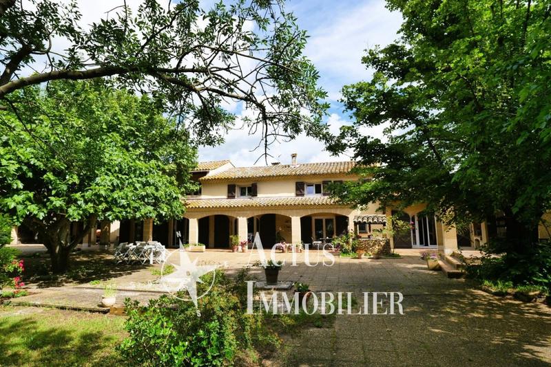 Maison - 255 m² - 8 pièces