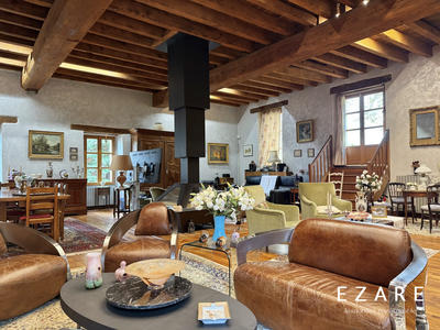 Maison ancienne - 828 m² - 12 pièces