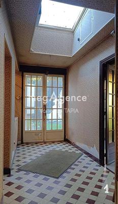 Maison - 247 m² - 11 pièces