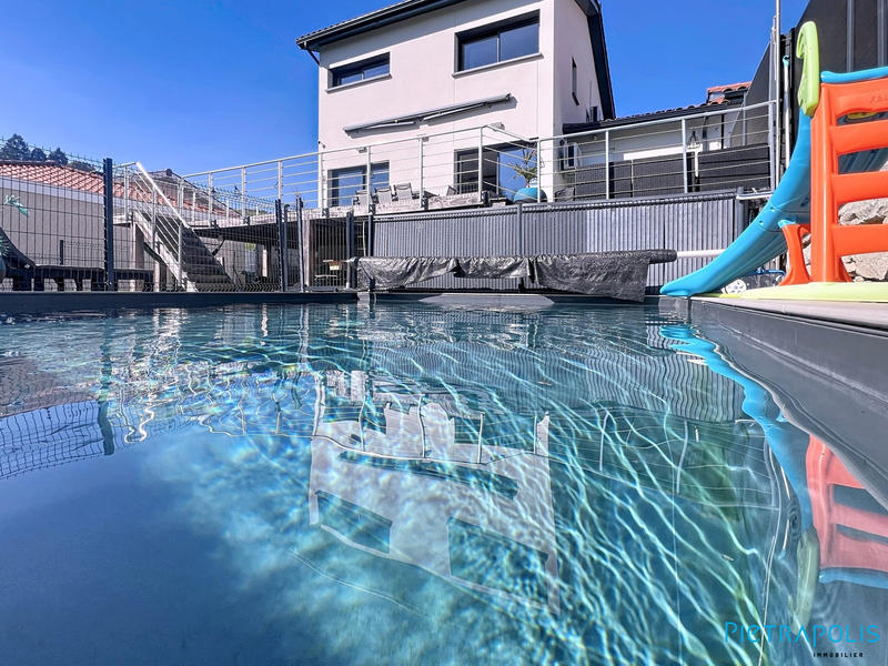 Maison traditionnelle - 105 m² - 4 pièces