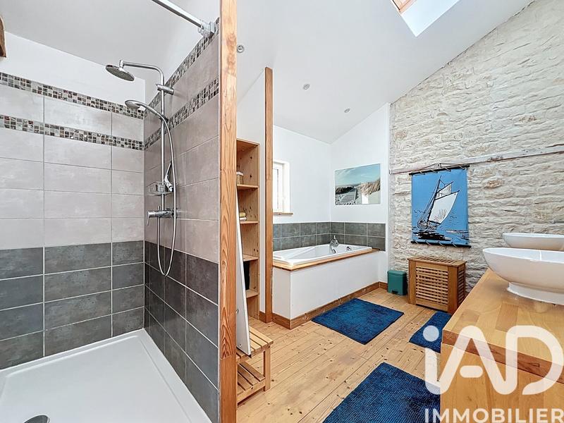 Maison - 230 m² - 6 pièces