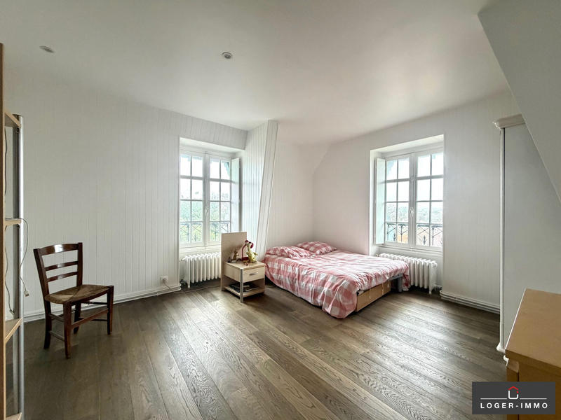 Maison - 210 m² - 10 pièces