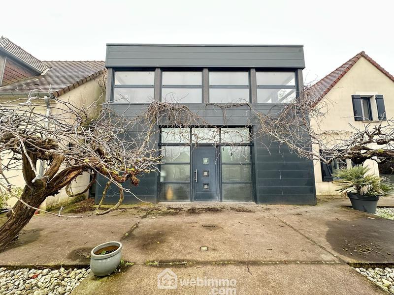 Maison - 730 m² - 10 pièces