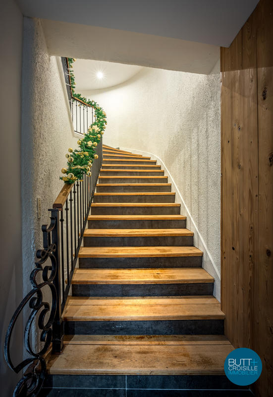 Maison - 390 m² - 11 pièces