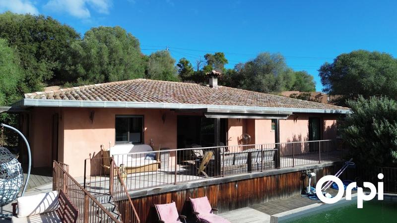 Maison - 239 m² - 8 pièces