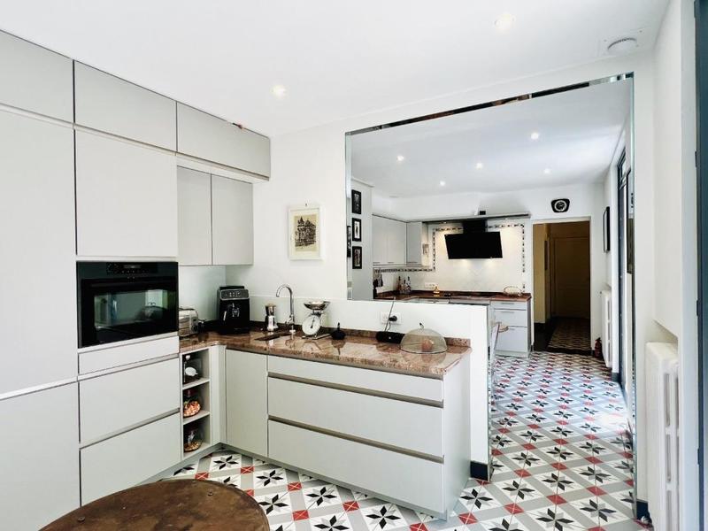 Propriété - 305 m² - 8 pièces