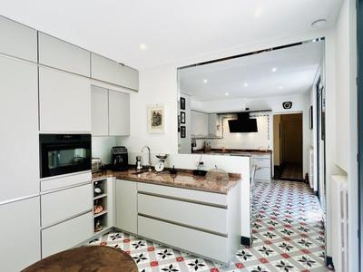 Propriété - 305 m² - 8 pièces